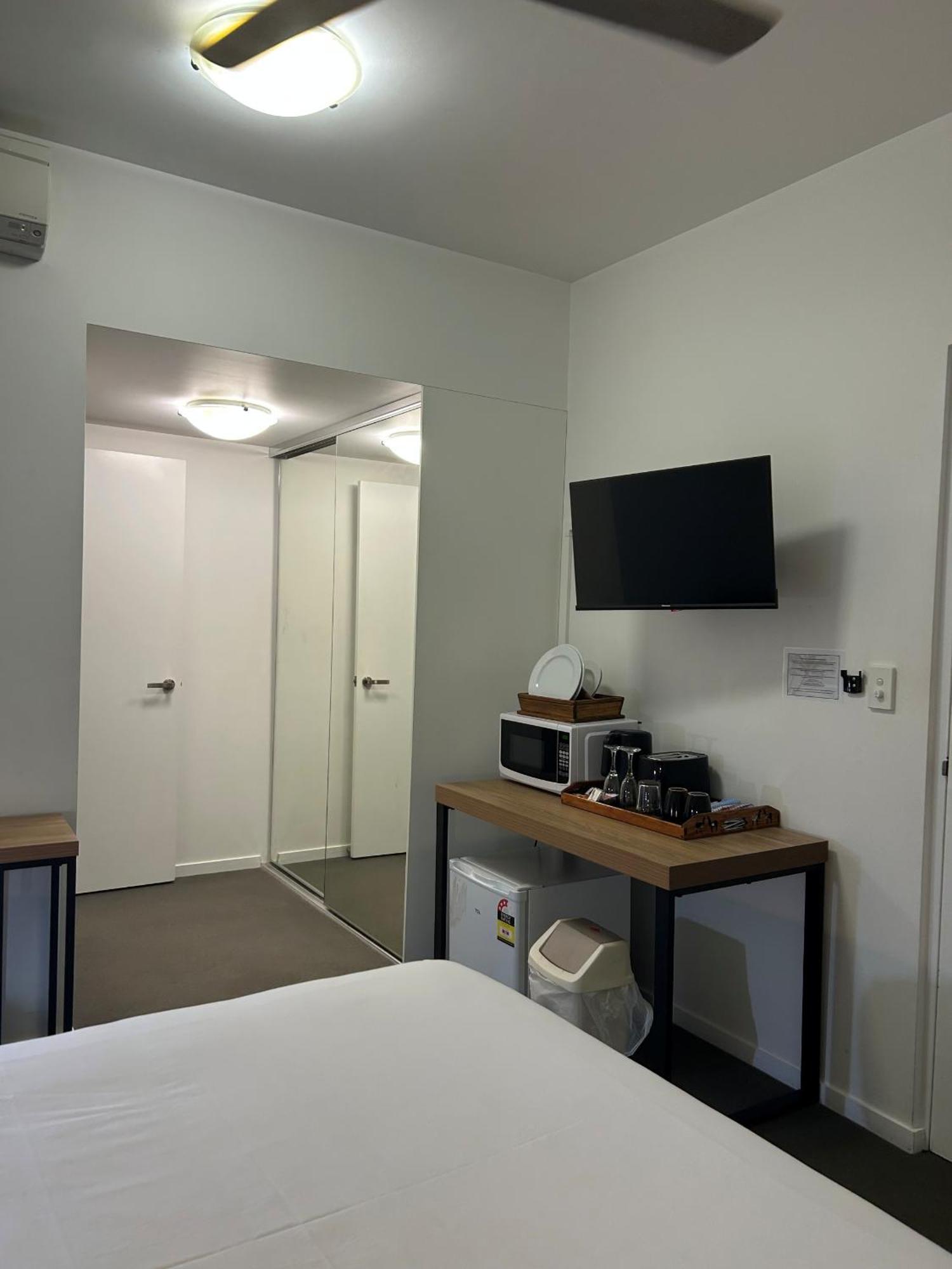 Central Holborn Apartments Таунсвил Стая снимка