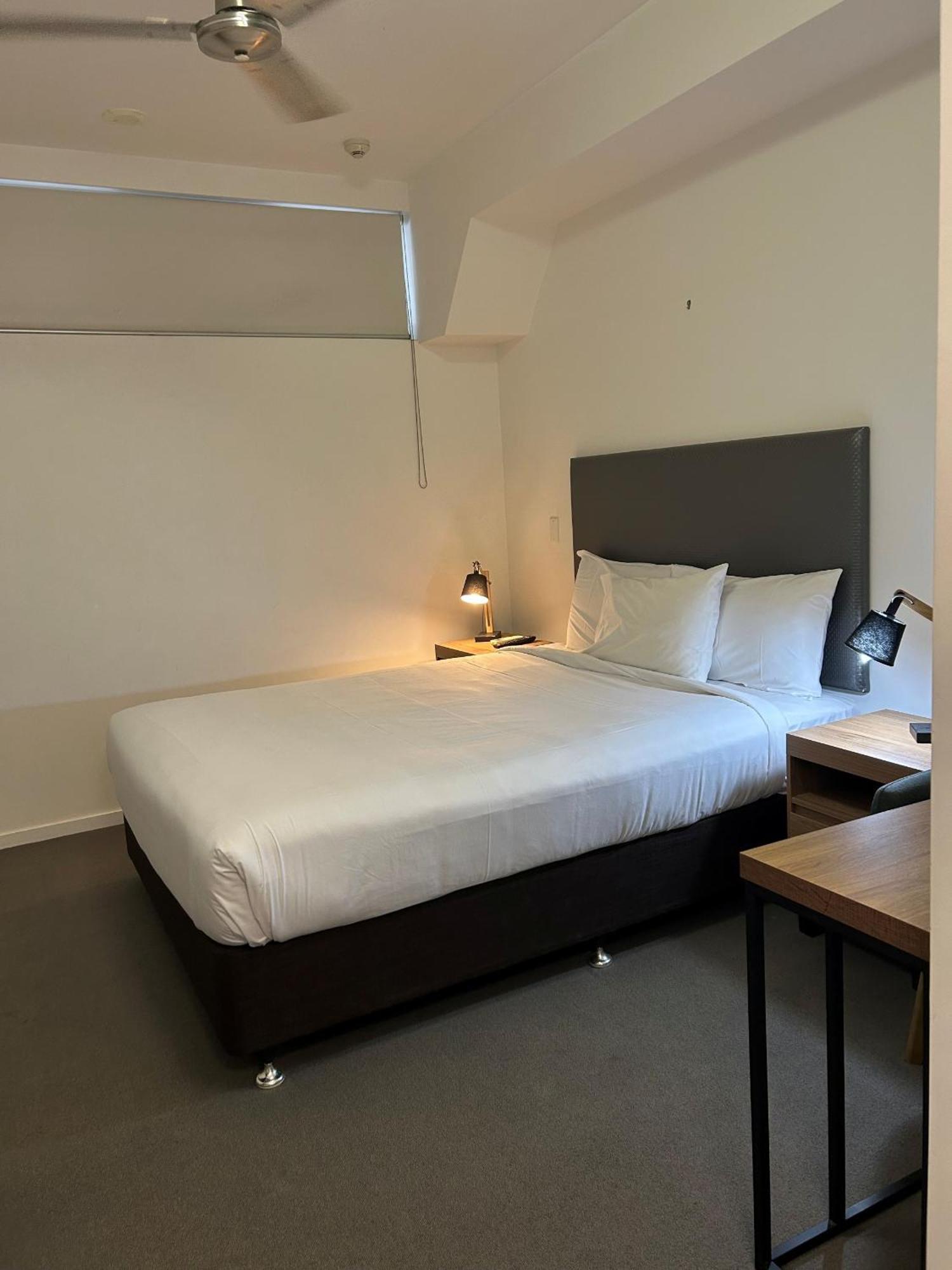 Central Holborn Apartments Таунсвил Стая снимка