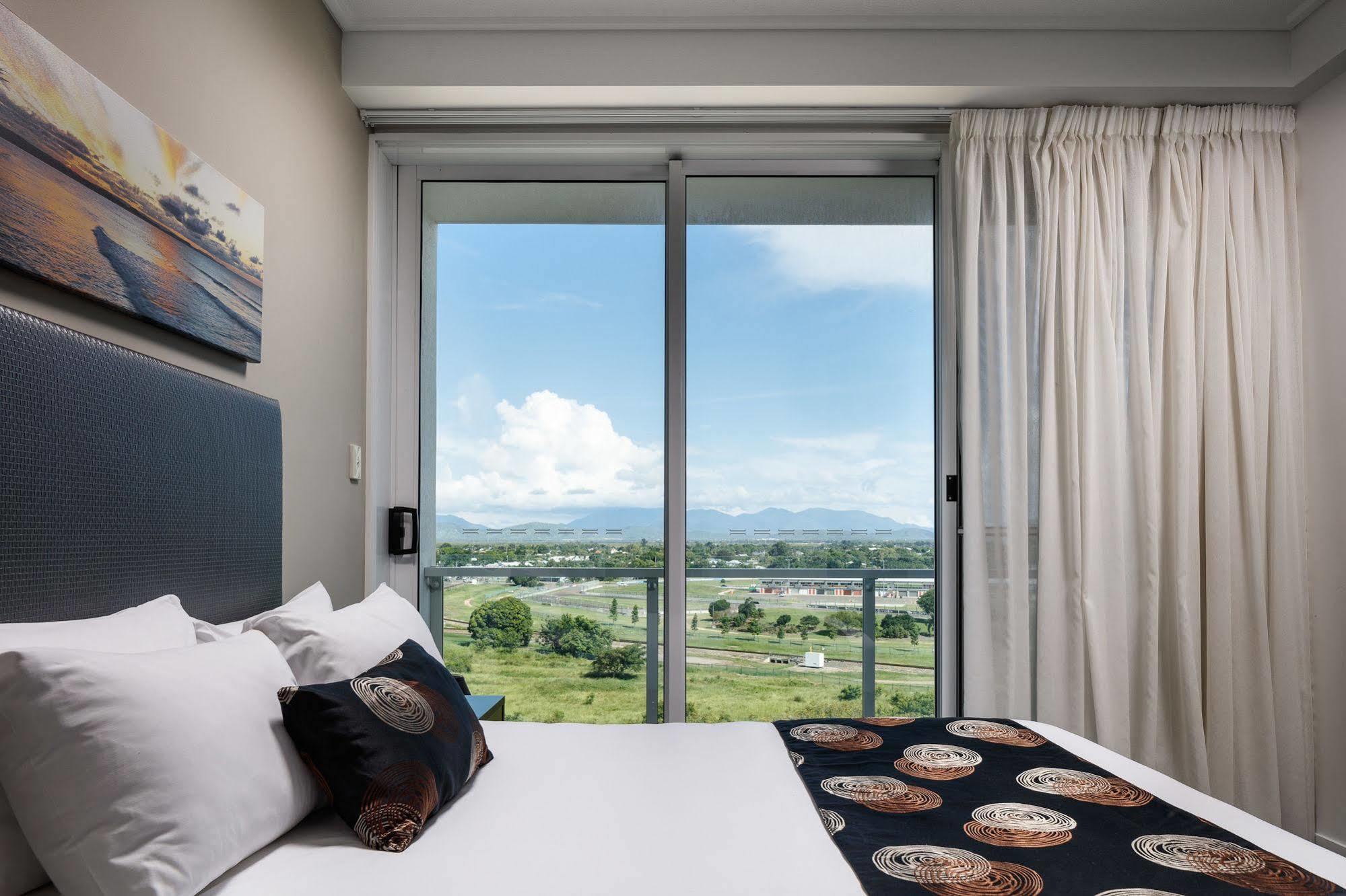 Central Holborn Apartments Таунсвил Екстериор снимка
